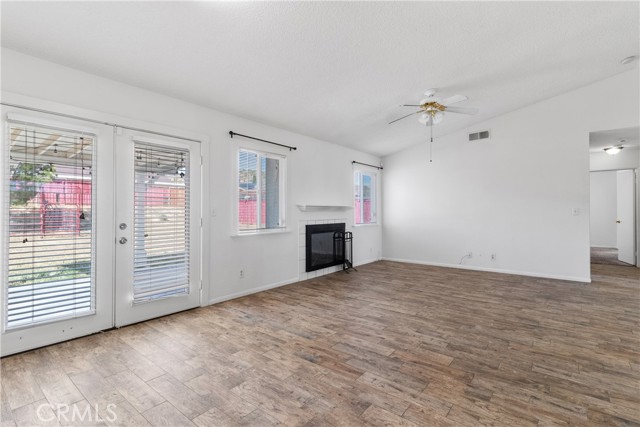 Detail Gallery Image 6 of 21 For 1049 Barrington, Rosamond,  CA 93560 - 3 Beds | 2 Baths