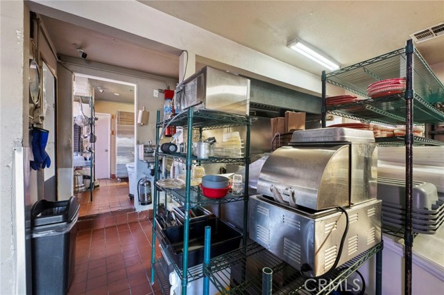 8111 Foothill Boulevard, Rancho Cucamonga CA: https://media.crmls.org/medias/8ad779dc-3d61-4899-a900-dbb32cd53691.jpg