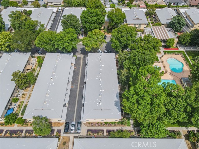 Detail Gallery Image 5 of 47 For 8111 Canby Ave #1,  Reseda,  CA 91335 - 4 Beds | 2/1 Baths