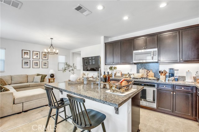 15730 Moonflower Avenue, Chino CA: https://media.crmls.org/medias/8ad82b78-dde4-4e68-8145-883f89e05bae.jpg