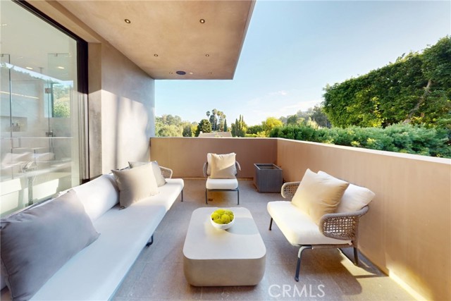 Detail Gallery Image 29 of 56 For 1845 Coldwater Canyon Dr, Beverly Hills,  CA 90210 - 4 Beds | 3 Baths