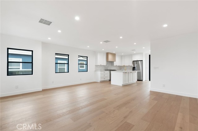 8334 Winsford Avenue, Los Angeles CA: https://media.crmls.org/medias/8ada7fd6-e6c2-4114-bb72-b2d2a94f3c71.jpg