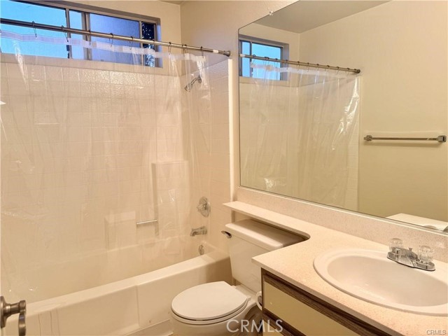 Detail Gallery Image 11 of 19 For 16377 Lakeshore 2d,  Lake Elsinore,  CA 92530 - 2 Beds | 2 Baths