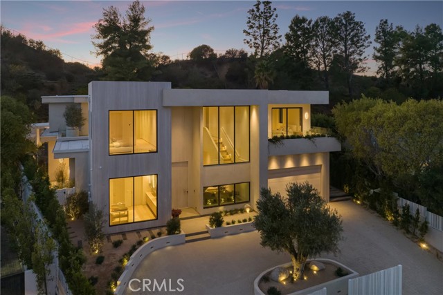 17177 Adlon Road, Encino CA: https://media.crmls.org/medias/8adb2677-c3a0-4bb6-b3fa-f501aab17a17.jpg