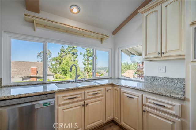 2239 Maystone Place, Rowland Heights CA: https://media.crmls.org/medias/8adc2338-8645-498c-9703-adf21b759b0a.jpg