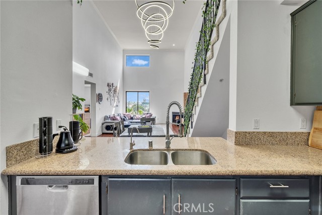 625 S Berendo Street, Los Angeles CA: https://media.crmls.org/medias/8adc4417-27ba-481c-97b6-e0a848a20020.jpg