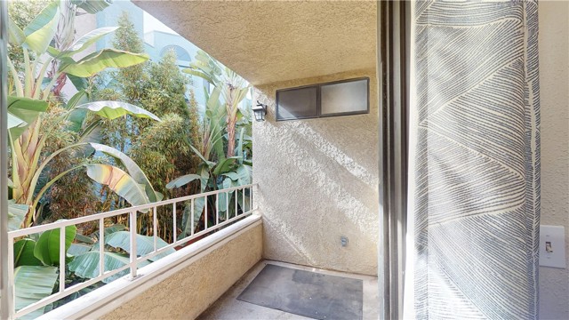 Detail Gallery Image 8 of 29 For 550 Orange Ave #216,  Long Beach,  CA 90802 - 2 Beds | 2 Baths