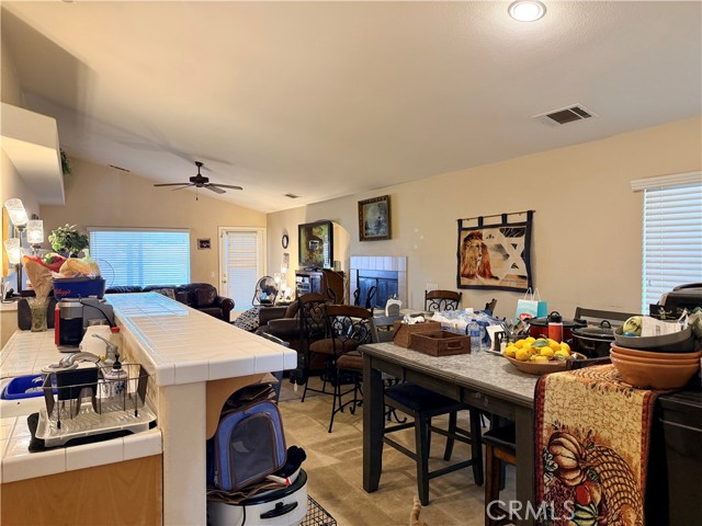 Detail Gallery Image 11 of 19 For 13640 Summit View St, Hesperia,  CA 92344 - 3 Beds | 2 Baths