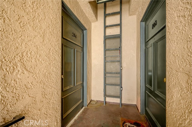 6716 Sylmar Avenue, Van Nuys CA: https://media.crmls.org/medias/8adecf79-b23d-4363-86e7-c0d5d5e5f57e.jpg