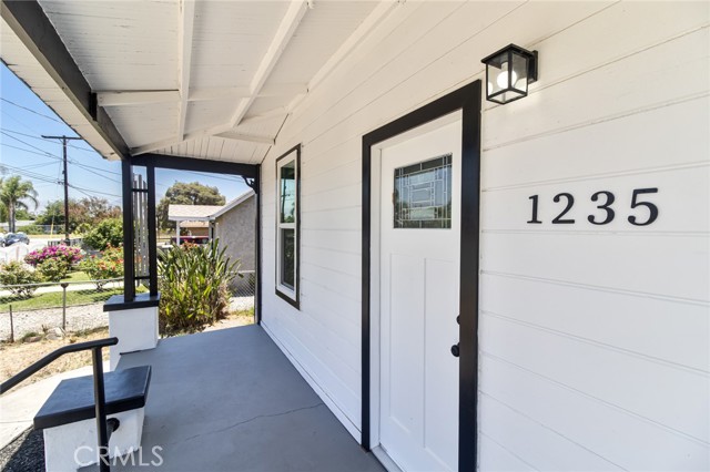 1235 Spruce Street, San Bernardino CA: https://media.crmls.org/medias/8adf1f2f-1ccc-48f7-a3ad-985790b9f378.jpg