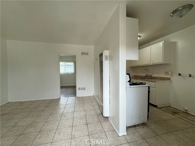 Detail Gallery Image 1 of 1 For 551 Linden St, Pomona,  CA 91766 - 1 Beds | 1 Baths