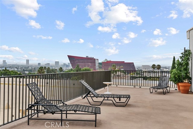 960 Larrabee Street, West Hollywood CA: https://media.crmls.org/medias/8ae00116-38c3-4eda-ae9b-ab976101cd22.jpg