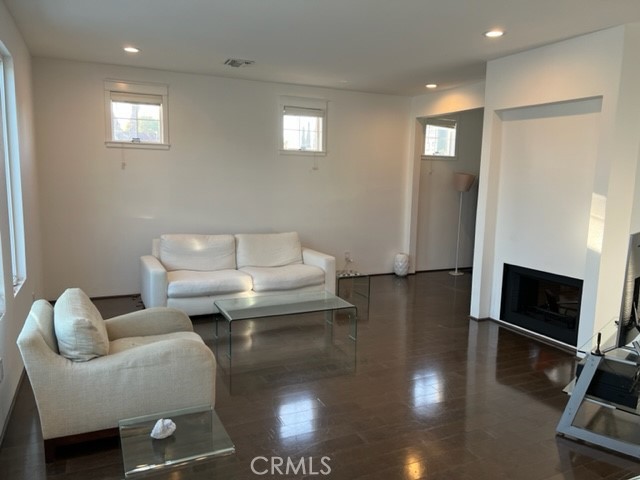 Detail Gallery Image 4 of 18 For 2708 San Marcos Dr, Pasadena,  CA 91107 - 4 Beds | 4 Baths