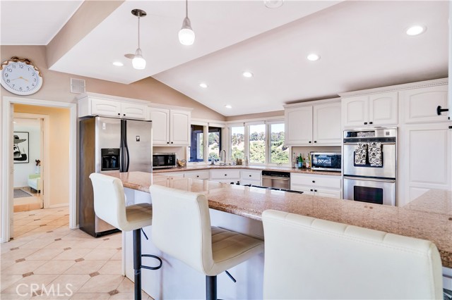 13 Buggy Whip Drive, Rolling Hills CA: https://media.crmls.org/medias/8ae0fdd9-a3c6-4e1b-b75a-1507ea7ece31.jpg