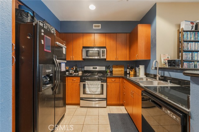 1801 E Katella Avenue, Anaheim CA: https://media.crmls.org/medias/8ae12235-2a7e-4778-8797-9b0c819403f9.jpg