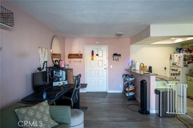 Detail Gallery Image 5 of 18 For 327 Chestnut Ave #201,  Long Beach,  CA 90802 - 2 Beds | 2 Baths