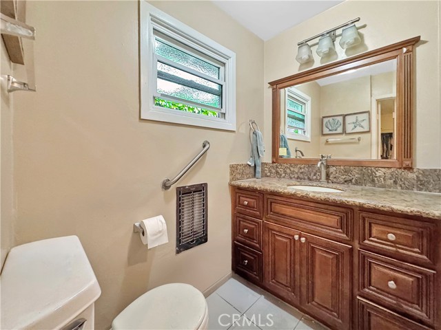 7736 Sugar Drive, Huntington Beach CA: https://media.crmls.org/medias/8ae47ad2-f665-434c-bee6-4d6bd165ae6c.jpg