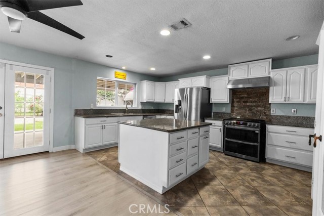 Detail Gallery Image 5 of 28 For 17381 Seville Ct, Fontana,  CA 92335 - 3 Beds | 2 Baths