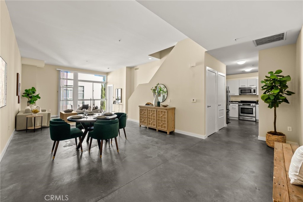 238 S Arroyo Parkway #401