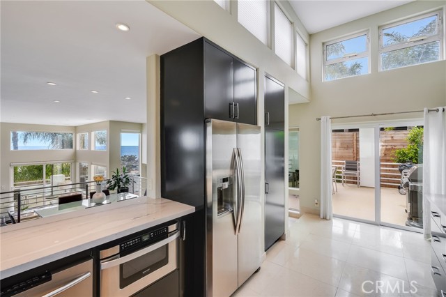 Detail Gallery Image 17 of 33 For 818 Hillcrest Dr, Laguna Beach,  CA 92651 - 4 Beds | 3/1 Baths