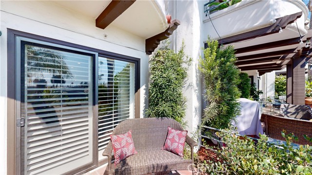4257 E Ocean Boulevard, Long Beach CA: https://media.crmls.org/medias/8ae7c352-f8e0-4ad3-8a66-3b8403371c8d.jpg
