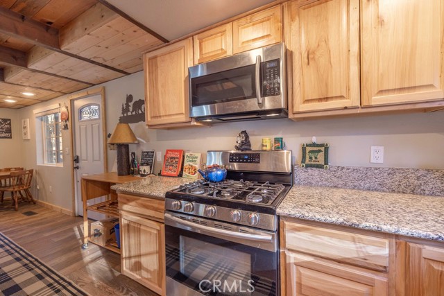 Detail Gallery Image 8 of 28 For 38756 Big Bear Bld, Big Bear Lake,  CA 92315 - 2 Beds | 2 Baths