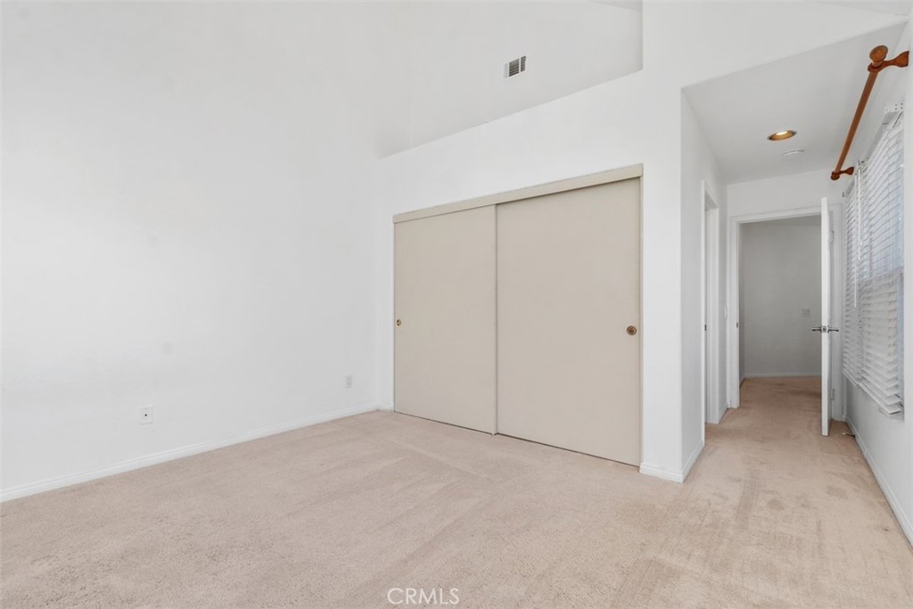 https://media.crmls.org/medias/8ae89611-85f0-4099-8f53-52b36077e171.jpg?preset=X-Large