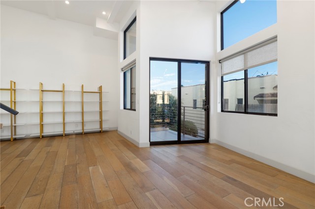 Detail Gallery Image 10 of 46 For 2400 Glendale Ct, Los Angeles,  CA 90039 - 3 Beds | 3 Baths