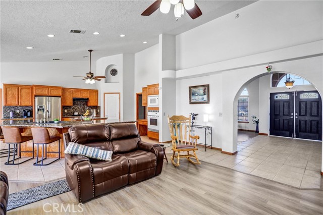 Detail Gallery Image 10 of 48 For 15813 Willow St, Hesperia,  CA 92345 - 4 Beds | 2/1 Baths