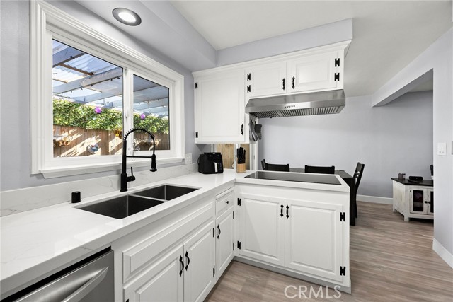 Detail Gallery Image 10 of 29 For 313 N Acacia #C, Fullerton,  CA 92831 - 2 Beds | 1/1 Baths