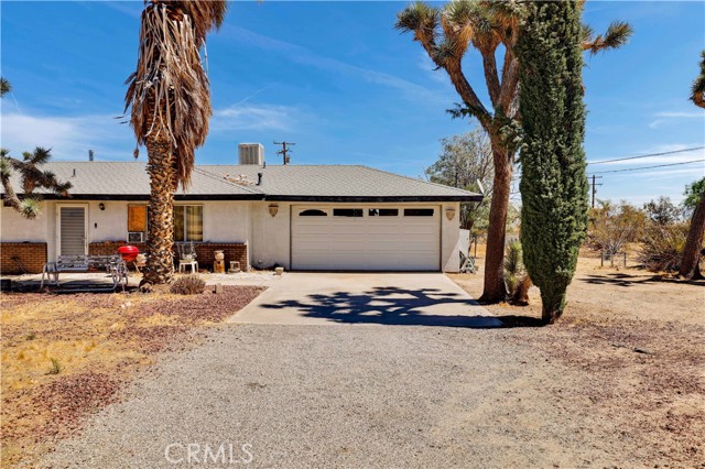 Detail Gallery Image 2 of 27 For 60140 Adobe Rd, Joshua Tree,  CA 92252 - 2 Beds | 2 Baths