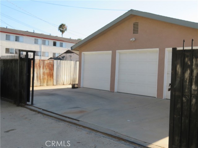 524 Gulf Avenue, Wilmington CA: https://media.crmls.org/medias/8aea1f40-590c-4cb5-affa-381ee9ebe267.jpg