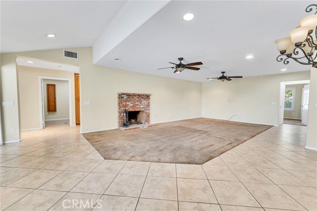 294 W Buffington Street, Upland CA: https://media.crmls.org/medias/8aeb6ac9-f5d5-46fa-a0a9-e0422cc2334c.jpg