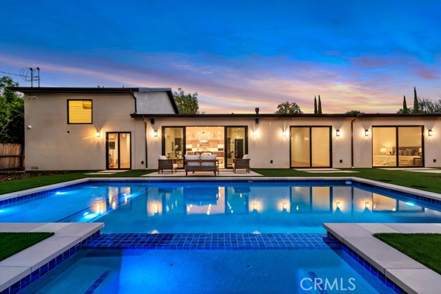 Detail Gallery Image 5 of 46 For 4801 Abbeyville Ave, Woodland Hills,  CA 91364 - 5 Beds | 5/2 Baths