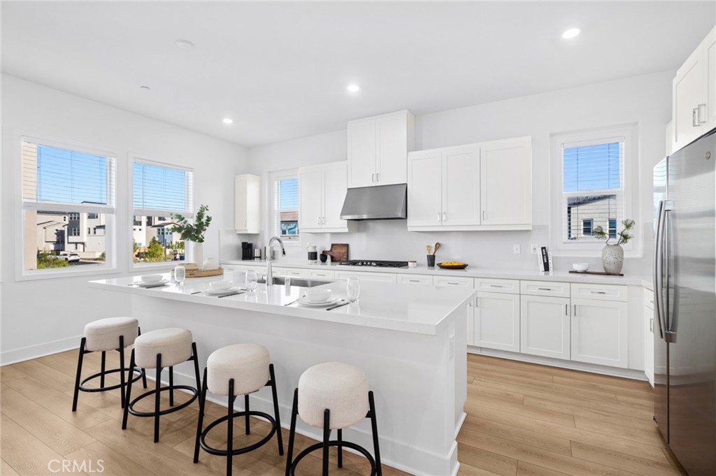 https://media.crmls.org/medias/8aecbd1f-0286-427c-a3d2-00f38bb9bd2a.jpg?preset=X-Large