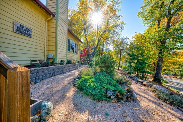 14274 Regina Way, Cobb CA: https://media.crmls.org/medias/8aedb4b5-a9b0-494e-a700-9576ef406c0e.jpg