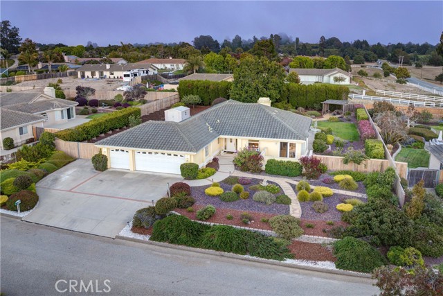 585 Red Tail Meadow Lane, Arroyo Grande CA: https://media.crmls.org/medias/8aee3b09-88cb-4cce-878e-49ccb31bc5fc.jpg
