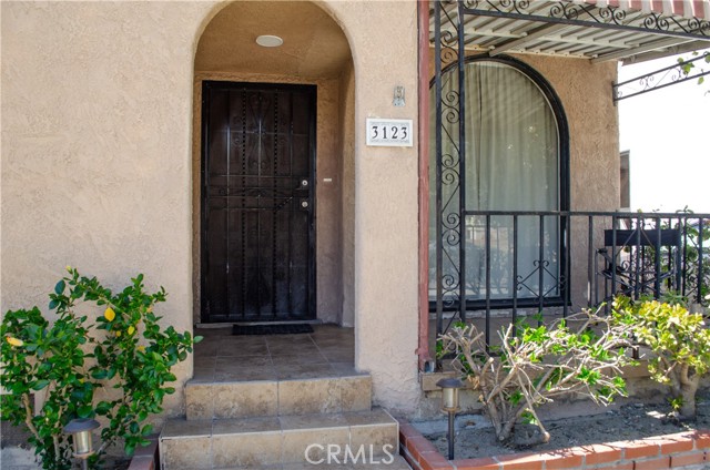 3123 Stockbridge Avenue, El Sereno CA: https://media.crmls.org/medias/8aeed080-8930-40fc-87de-f7389b3ba666.jpg
