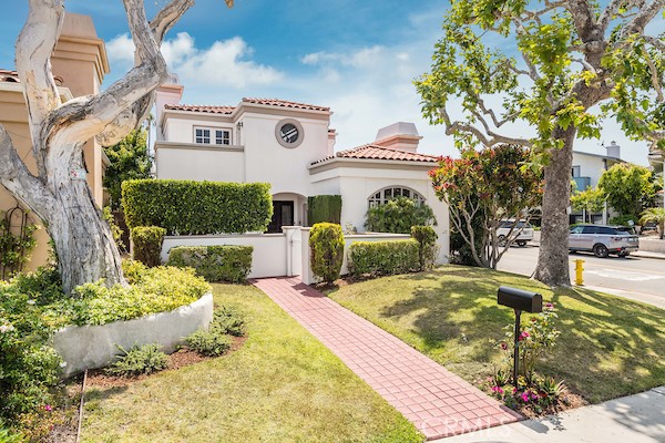 750 14th Street, Manhattan Beach, California 90266, 4 Bedrooms Bedrooms, ,3 BathroomsBathrooms,Residential,Sold,14th,SB22087910