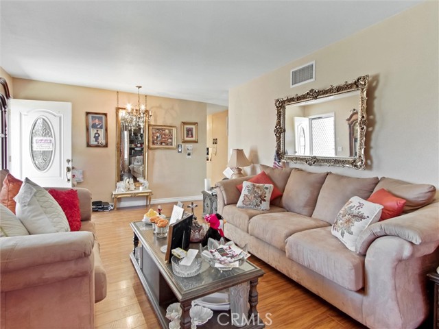 6056 Palau Street, Cypress CA: https://media.crmls.org/medias/8af0969f-3f30-4428-a1df-3d9a82e1f46d.jpg