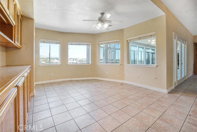 6940 Oak Vista Lane, Oak Hills CA: https://media.crmls.org/medias/8af0e727-fec1-4e90-9bf4-9d96ed946001.jpg