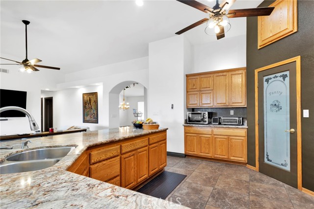 Detail Gallery Image 23 of 75 For 13724 Yuma Rd, Apple Valley,  CA 92307 - 5 Beds | 2/1 Baths