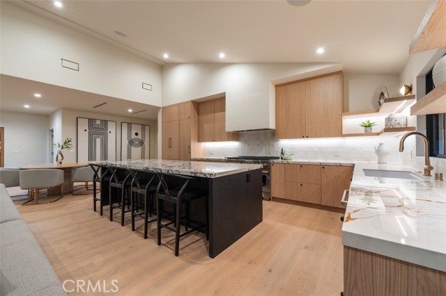 Detail Gallery Image 14 of 46 For 8960 Oak Park Ave, Northridge,  CA 91325 - 4 Beds | 3/1 Baths