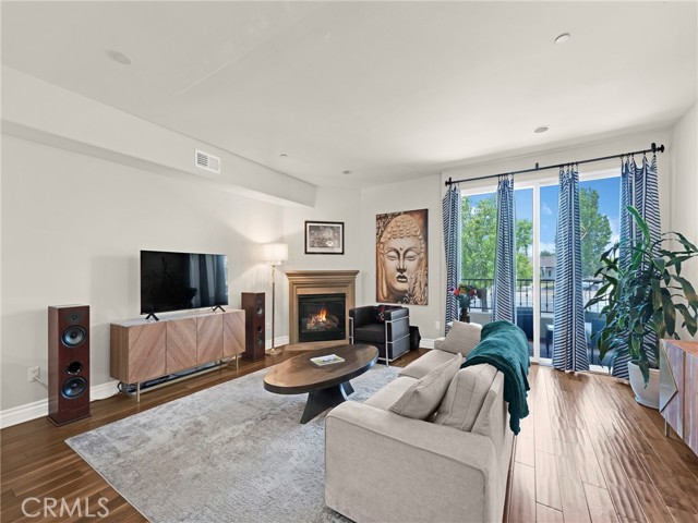 5753 White Oak Avenue, Encino CA: https://media.crmls.org/medias/8af2a885-eb78-4f21-b5be-70563b70e3f3.jpg