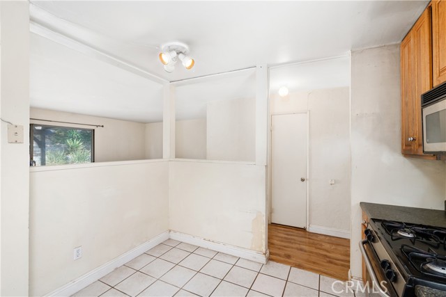 Image 10 of 25 For 20609 Clark Street