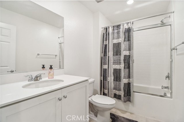 Detail Gallery Image 8 of 35 For 14035 Zirconia Ln #4,  Gardena,  CA 90247 - 4 Beds | 3/1 Baths