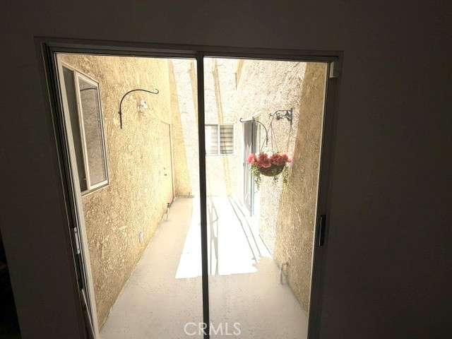 https://media.crmls.org/medias/8af36391-8594-4700-9f09-c062299fd35e.jpg?preset=X-Large