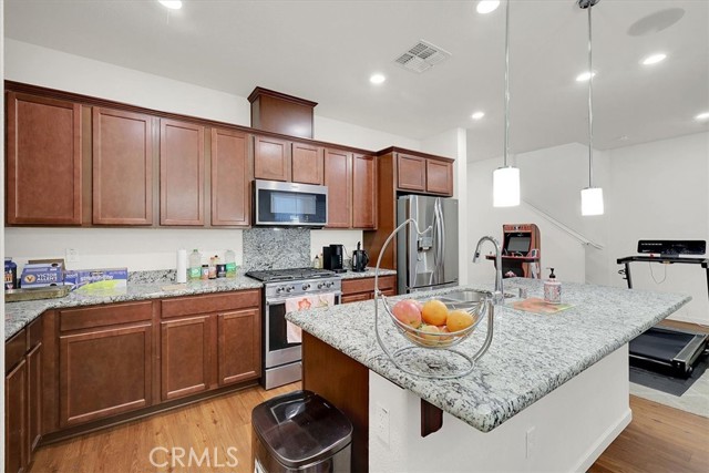 Detail Gallery Image 11 of 31 For 9925 Del Surf Ln, Elk Grove,  CA 95757 - 3 Beds | 3 Baths