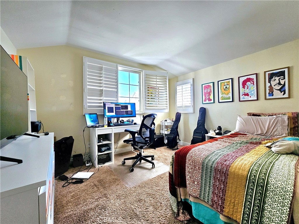 https://media.crmls.org/medias/8af486e7-71a1-494a-8fa5-7638d22ac18d.jpg?preset=X-Large