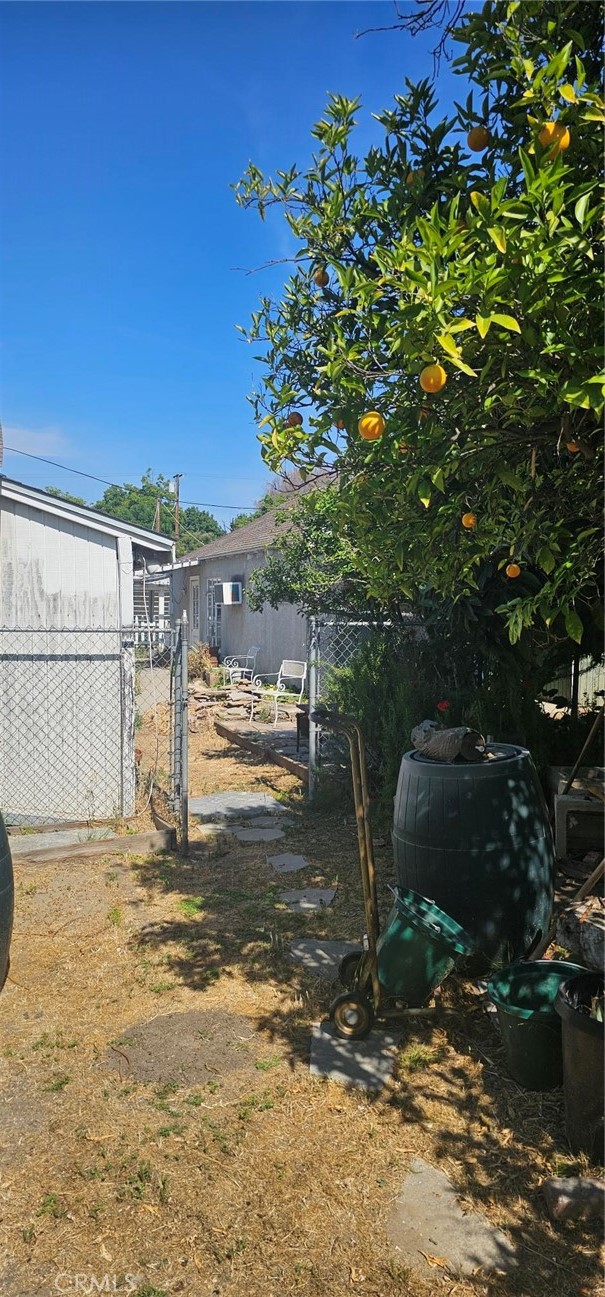 https://media.crmls.org/medias/8af5232e-44a8-4fce-9626-91e301cdef4f.jpg?preset=X-Large
